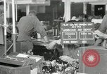 Standbild Hawaiian Männer und Frau Hawaii USA, 1944, aus Sekunde 1 historischem Filmmaterial Videoclip 65675022637