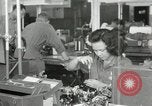 Standbild Hawaiian Männer und Frau Hawaii USA, 1944, aus Sekunde 3 historischem Filmmaterial Videoclip 65675022637