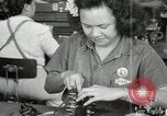 Standbild Hawaiian Männer und Frau Hawaii USA, 1944, aus Sekunde 18 historischem Filmmaterial Videoclip 65675022637
