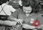 Standbild Hawaiian Männer und Frau Hawaii USA, 1944, aus Sekunde 27 historischem Filmmaterial Videoclip 65675022637