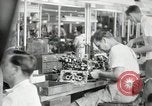 Standbild Hawaiian Männer und Frau Hawaii USA, 1944, aus Sekunde 49 historischem Filmmaterial Videoclip 65675022637