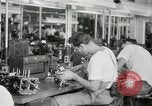 Standbild Hawaiian Männer und Frau Hawaii USA, 1944, aus Sekunde 56 historischem Filmmaterial Videoclip 65675022637