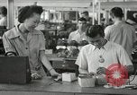 Standbild Hawaiian Mann Hawaii USA, 1944, aus Sekunde 3 historischem Filmmaterial Videoclip 65675022643