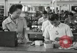 Standbild Hawaiian Mann Hawaii USA, 1944, aus Sekunde 15 historischem Filmmaterial Videoclip 65675022643
