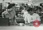 Standbild Hawaiian Mann Hawaii USA, 1944, aus Sekunde 17 historischem Filmmaterial Videoclip 65675022643