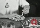 Standbild Hawaiian Mann Hawaii USA, 1944, aus Sekunde 20 historischem Filmmaterial Videoclip 65675022643