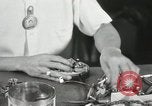 Standbild Hawaiian Mann Hawaii USA, 1944, aus Sekunde 28 historischem Filmmaterial Videoclip 65675022643