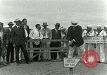 Immagine di Giocare a golf presso il Kilauea National Park Hawaii USA, 1928, secondo 16 filmato di repertorio 65675022675