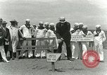Immagine di Giocare a golf presso il Kilauea National Park Hawaii USA, 1928, secondo 34 filmato di repertorio 65675022675