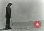Immagine di Giocare a golf presso il Kilauea National Park Hawaii USA, 1928, secondo 40 filmato di repertorio 65675022675