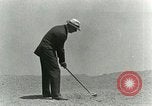 Immagine di Giocare a golf presso il Kilauea National Park Hawaii USA, 1928, secondo 46 filmato di repertorio 65675022675