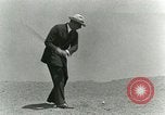 Immagine di Giocare a golf presso il Kilauea National Park Hawaii USA, 1928, secondo 47 filmato di repertorio 65675022675