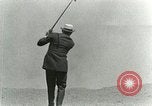 Immagine di Giocare a golf presso il Kilauea National Park Hawaii USA, 1928, secondo 49 filmato di repertorio 65675022675