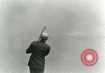 Immagine di Giocare a golf presso il Kilauea National Park Hawaii USA, 1928, secondo 53 filmato di repertorio 65675022675