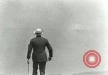 Immagine di Giocare a golf presso il Kilauea National Park Hawaii USA, 1928, secondo 56 filmato di repertorio 65675022675
