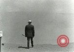 Immagine di Giocare a golf presso il Kilauea National Park Hawaii USA, 1928, secondo 60 filmato di repertorio 65675022675
