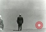 Immagine di Giocare a golf presso il Kilauea National Park Hawaii USA, 1928, secondo 61 filmato di repertorio 65675022675