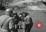 Standbild Verletzte US-Soldaten Korea, 1951, aus Sekunde 45 historischem Filmmaterial Videoclip 65675022682