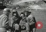 Standbild Verletzte US-Soldaten Korea, 1951, aus Sekunde 46 historischem Filmmaterial Videoclip 65675022682