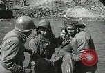 Standbild Verletzte US-Soldaten Korea, 1951, aus Sekunde 47 historischem Filmmaterial Videoclip 65675022682