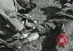 Standbild Verletzte US-Soldaten Korea, 1951, aus Sekunde 60 historischem Filmmaterial Videoclip 65675022682
