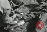 Standbild Verletzte US-Soldaten Korea, 1951, aus Sekunde 61 historischem Filmmaterial Videoclip 65675022682