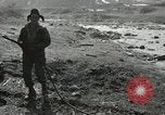 Standbild Reconnaissance Patrol Korea, 1951, aus Sekunde 51 historischem Filmmaterial Videoclip 65675022683
