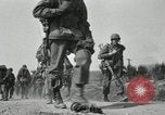 Standbild 187th Airborne Regimental Bekämpfung Team Korea Munson-ni, 1951, aus Sekunde 9 historischem Filmmaterial Videoclip 65675022685