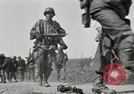 Standbild 187th Airborne Regimental Bekämpfung Team Korea Munson-ni, 1951, aus Sekunde 10 historischem Filmmaterial Videoclip 65675022685