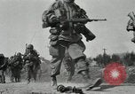 Standbild 187th Airborne Regimental Bekämpfung Team Korea Munson-ni, 1951, aus Sekunde 11 historischem Filmmaterial Videoclip 65675022685