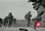 Standbild 187th Airborne Regimental Bekämpfung Team Korea Munson-ni, 1951, aus Sekunde 12 historischem Filmmaterial Videoclip 65675022685