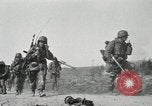 Standbild 187th Airborne Regimental Bekämpfung Team Korea Munson-ni, 1951, aus Sekunde 13 historischem Filmmaterial Videoclip 65675022685