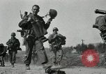 Standbild 187th Airborne Regimental Bekämpfung Team Korea Munson-ni, 1951, aus Sekunde 19 historischem Filmmaterial Videoclip 65675022685