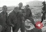 Standbild 187th Airborne Regimental Bekämpfung Team Korea Munson-ni, 1951, aus Sekunde 23 historischem Filmmaterial Videoclip 65675022685