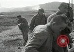 Standbild 187th Airborne Regimental Bekämpfung Team Korea Munson-ni, 1951, aus Sekunde 25 historischem Filmmaterial Videoclip 65675022685