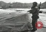 Standbild 187th Airborne Regimental Bekämpfung Team Korea Munson-ni, 1951, aus Sekunde 49 historischem Filmmaterial Videoclip 65675022685