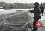 Standbild 187th Airborne Regimental Bekämpfung Team Korea Munson-ni, 1951, aus Sekunde 51 historischem Filmmaterial Videoclip 65675022685