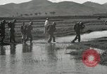 Image 187e Airborne Exercice des équipes de combat régimentaire Corée, 1951, de la seconde 18 séquences d'archives historiques vidéo 65675022690