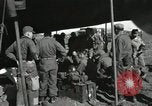 Image 187e Airborne Exercice des équipes de combat régimentaire Corée, 1951, de la seconde 30 séquences d'archives historiques vidéo 65675022690