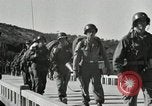 Standbild 187th Airborne Regimental Bekämpfung Team Korea, 1951, aus Sekunde 33 historischem Filmmaterial Videoclip 65675022691