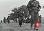 Standbild Französisch in Aix-en-Provence Amerikaner Grüße Aix-en-Provence Frankreich, 1944, aus Sekunde 7 historischem Filmmaterial Videoclip 65675022696
