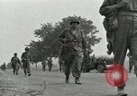 Standbild Französisch in Aix-en-Provence Amerikaner Grüße Aix-en-Provence Frankreich, 1944, aus Sekunde 8 historischem Filmmaterial Videoclip 65675022696