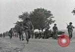 Standbild Französisch in Aix-en-Provence Amerikaner Grüße Aix-en-Provence Frankreich, 1944, aus Sekunde 14 historischem Filmmaterial Videoclip 65675022696