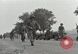 Standbild Französisch in Aix-en-Provence Amerikaner Grüße Aix-en-Provence Frankreich, 1944, aus Sekunde 15 historischem Filmmaterial Videoclip 65675022696