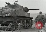 Standbild Französisch in Aix-en-Provence Amerikaner Grüße Aix-en-Provence Frankreich, 1944, aus Sekunde 22 historischem Filmmaterial Videoclip 65675022696