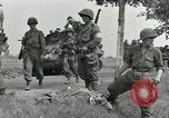 Standbild Französisch in Aix-en-Provence Amerikaner Grüße Aix-en-Provence Frankreich, 1944, aus Sekunde 44 historischem Filmmaterial Videoclip 65675022696
