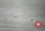 Image 187e régiment des parachutistes de l'équipe de combat Corée, 1951, de la seconde 32 séquences d'archives historiques vidéo 65675022703