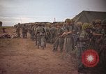 Image 2e bataillon du 173e Airborne Équipe de combat de brigade Vietnam, 1965, de la seconde 5 séquences d'archives historiques vidéo 65675022705