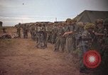 Image 2e bataillon du 173e Airborne Équipe de combat de brigade Vietnam, 1965, de la seconde 6 séquences d'archives historiques vidéo 65675022705