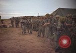 Image 2e bataillon du 173e Airborne Équipe de combat de brigade Vietnam, 1965, de la seconde 7 séquences d'archives historiques vidéo 65675022705